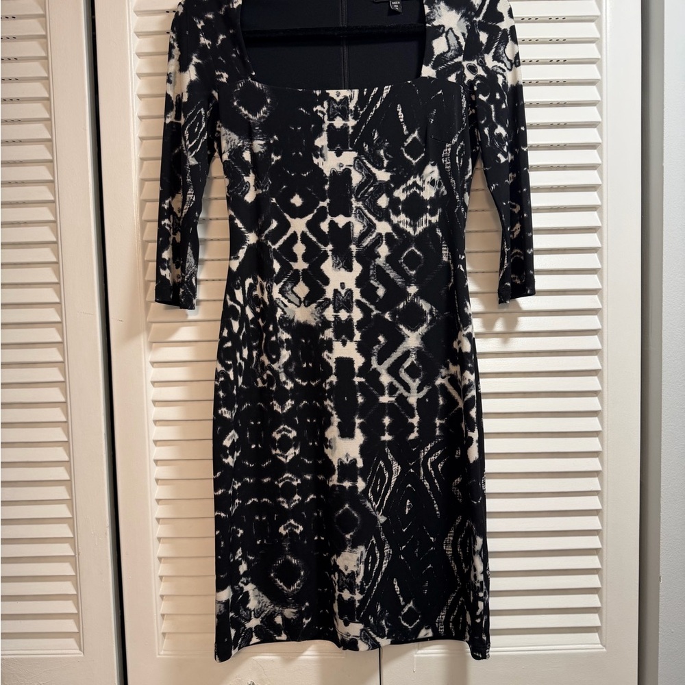 Karen Kane Black and White Geometric Long Sleeve Dress